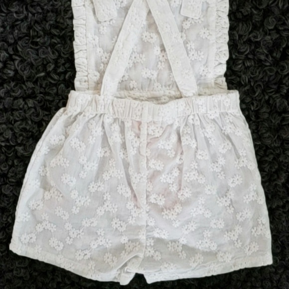 White Broiderie Anglaise Playsuit - Picture 2 of 4